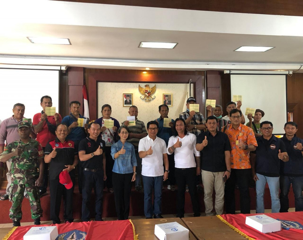 Penyerahan Bantuan Bencana Oleh Bapak Sekretaris Daerah Kab. Badung di Desa Petang